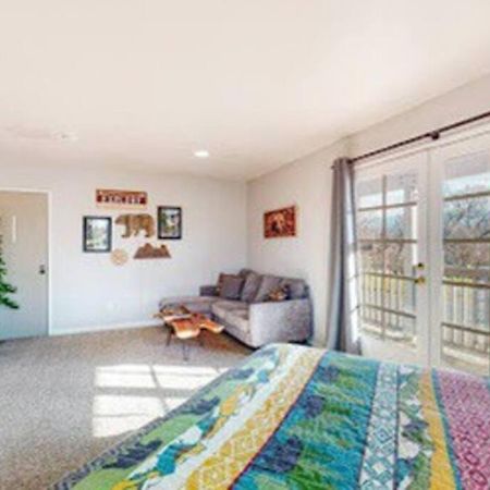 Couples Hideout In Heart Of Oakhurst Extérieur photo