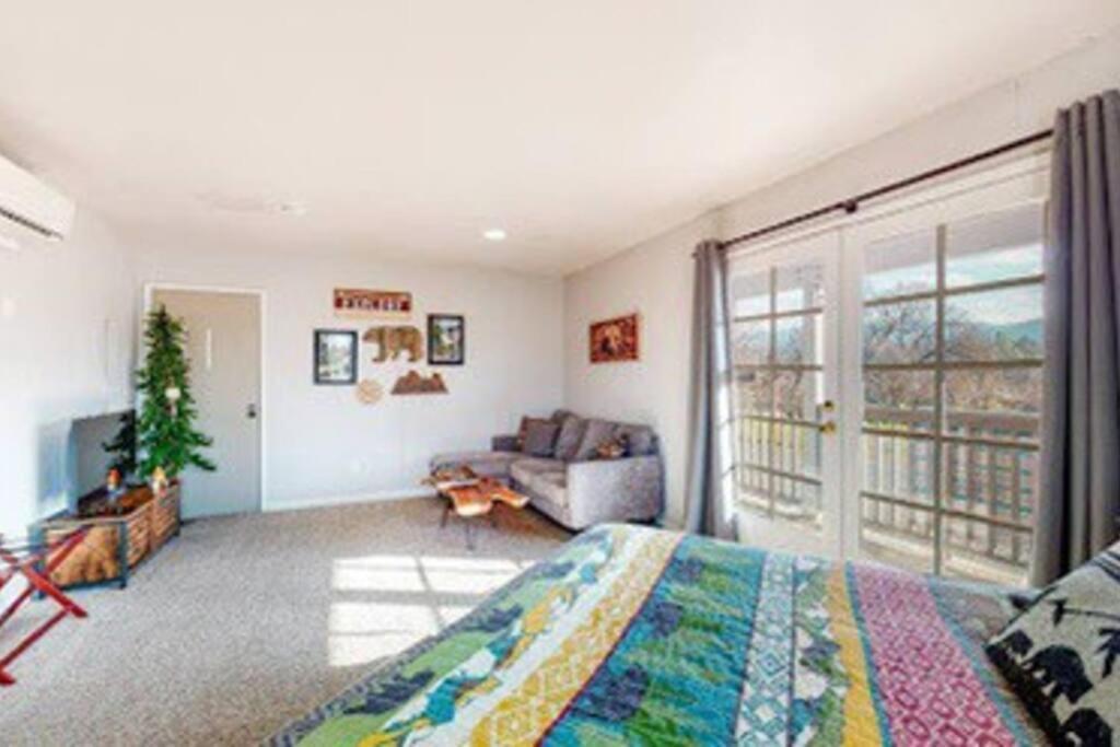 Couples Hideout In Heart Of Oakhurst Extérieur photo